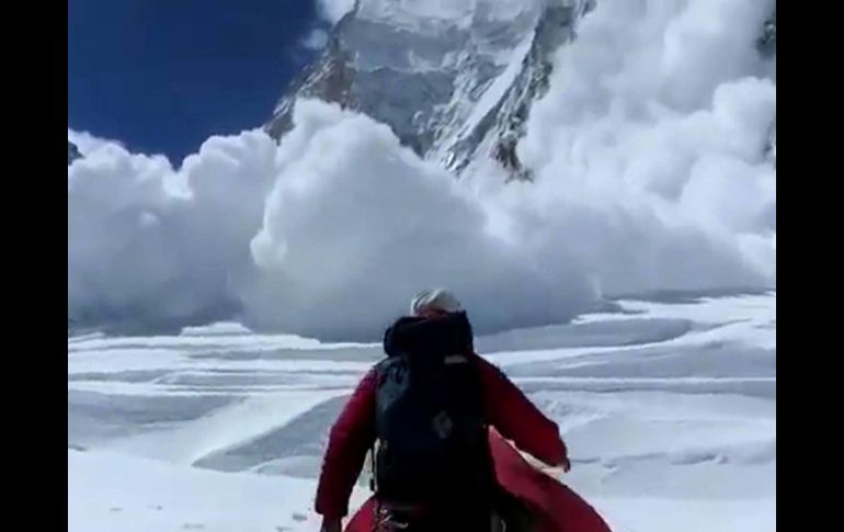 La avalancha ocurrió en un paso alpinista estrecho conocido como el 'campo de palomitas de maíz'. AFP /