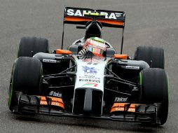 Tras la difícil sesión de calificación, 'Checo' considera que en la carrera tuvo una buena recuperación. AFP /