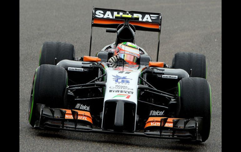 Tras la difícil sesión de calificación, 'Checo' considera que en la carrera tuvo una buena recuperación. AFP /