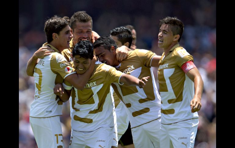 Los universitarios celebran su victoria en el estadio de C.U. MEXSPORT /