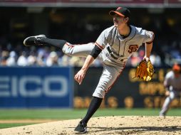 Lincecum permitió siete imparables, un jonrón, tres carreras, dio tres bases y retiró a siete por ponche para ganar. AFP /