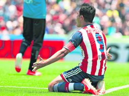 Impotente. El capitán del Rebaño, Omar Bravo, tuvo otro partido para el olvido en el ataque rojiblanco. MEXSPORT /