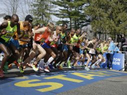 El maratón de este año cuenta con más corredores que la anterior, en un alarde de valentía por parte de los atletas. AP /