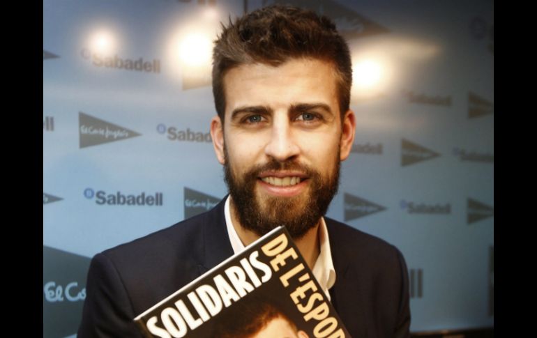 Gerard Piqué sabe que tienen difícil la liga pero no pierde las esperanzas. EFE /