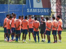 La Volpe dedica la sesión de entrenamiento a dar indicaciones.  /