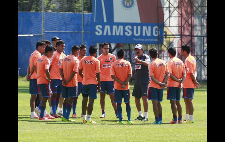 La Volpe dedica la sesión de entrenamiento a dar indicaciones.  /