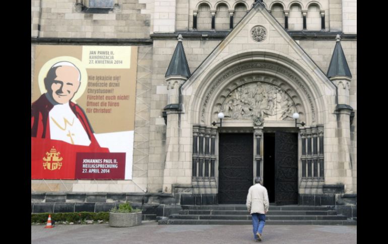 La canonización podrá ser vista en señal diferida a las 10:00 horas en la mayoría de las ciudades donde está programada. ARCHIVO /