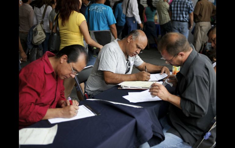 Por cada plaza existen hasta ahora cuatro candidatos que se disputan un empleo. ARCHIVO /