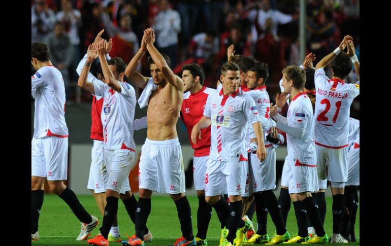 Jugadores del equipo Sevilla celebran después de su triunfo en la Liga Europea. AFP /