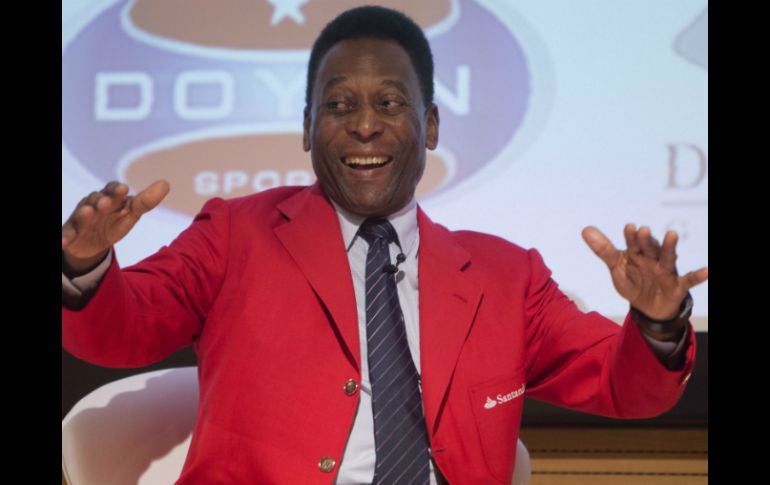 Pelé participa en un congreso sobre gestión deportiva en Sao Paulo. EFE /