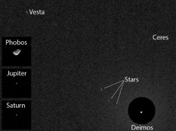 En la imagen captada por el Curiosity aparecen, como dos pequeñas rayas, los asteroides Ceres y Vesta. Foto: @NASA. ESPECIAL /