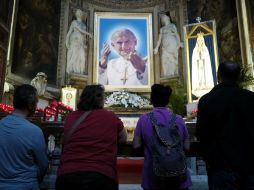 Dziwizs acompañó a Juan Pablo II durante 39 años. Asegura que él, como muchas personas, piensan que el Papa era un santo estando vivo. AFP /