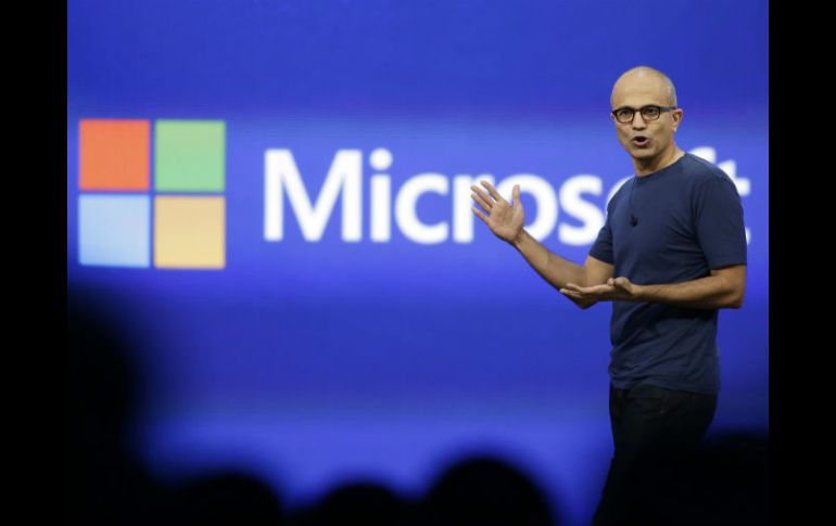 EL CEO de Microsoft, Satya Nadella, señala que las nuevas capacidades móviles aportarán la transformación e innovación de la empresa. AP /