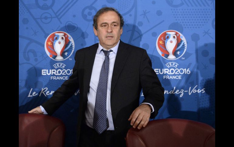 Michel Platini espera un gran torneo en canchas francesas. AFP /