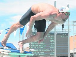 El máximo ganador de medallas olímpicas compitió en una prueba en la que sólo se respira tres veces y no en cada brazada. AP /