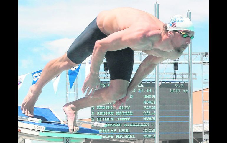 El máximo ganador de medallas olímpicas compitió en una prueba en la que sólo se respira tres veces y no en cada brazada. AP /