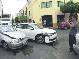 En caso de un accidente, si uno de los vehículos no cuenta con seguro de daños a terceros, los autos son enviados al corralón.  /