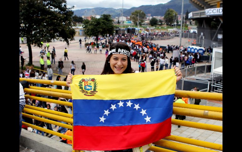 Fanáticos de todas las edades se dieroncita para disfrutar del evento. EFE /