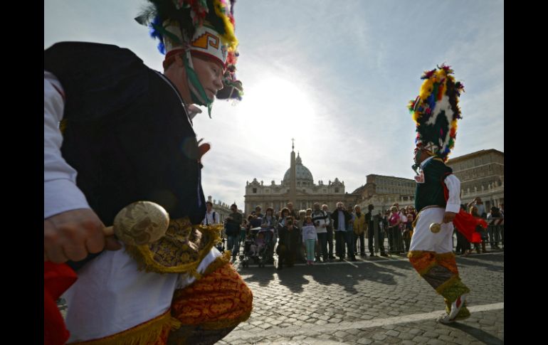 Los mexicanos afirman que es la primera vez que sacan su traje típico fuera del país. NTX /