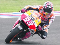 Marc Márquez busca su tercer triunfo consecutivo, algo que no se ha repetido desde Valentino Rossi en 2001. EFE /