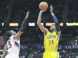 La figura de los Pacers, Paul George (24), fue fundamental en la victoria de Indiana sobre Atlanta, al anotar 24 puntos. EFE /