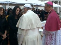 El Papa Francisco saludó, además de la Primera Dama de México, a los representantes de 93 delegaciones oficiales. ESPECIAL /