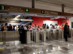 Los delitos cometidos en el Metro del DF van desde robo con violencia, abuso sexual y portación de armas. ARCHIVO /