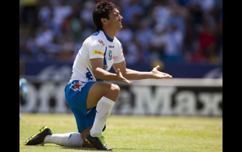 Matías Alustiza abrió el marcador en el Estadio Cuauhtémoc. AFP /