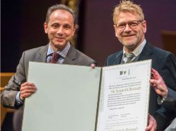 En la imagen el presidente de la Sociedad Alemana Shakespeare y el actor y director inglés Sir Kenneth Branagh. EFE /