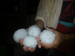 Esta tarde, bolas de granizo del tamaño de pelotas de beisbol cayeron en Xalapa. TOMADA DE @Inverafrut  /