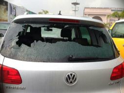 La granizada de ayer domingo en Xalapa ocasionó daños en automóviles y viviendas. TOMADA DE @Inverafrut  /