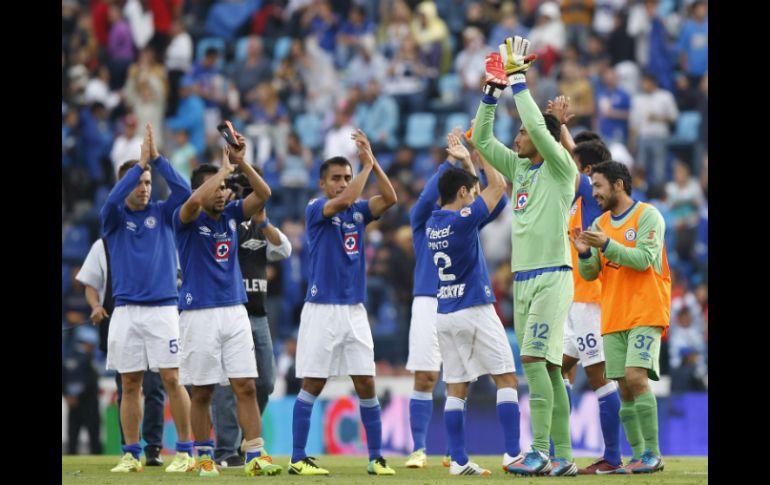 Los jugadores festejaron su triunfo ante Pumas. ARCHIVO /