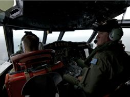 El lugar donde hallaron restos del avión es muy distante de donde se realizan búsquedas de superficie y submarinas desde hace semanas. ARCHIVO /