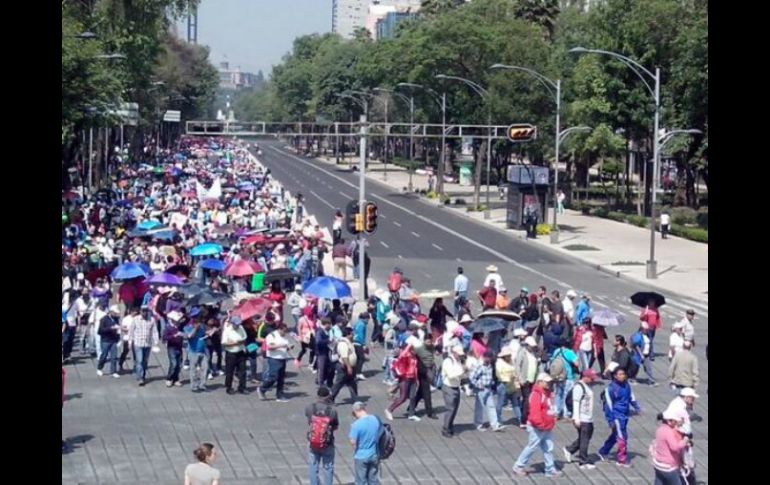 Miembros de la CNTE toman, de nueva cuenta, calles del DF. Foto: ‏@Coordinadora1DM. ESPECIAL /