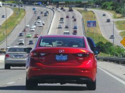 Un Mazda 3 en la ciudad de San Marcos, Texas, donde muchos paisanos hacen escala para ir de compras.  /