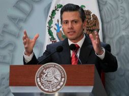 Peña Nieto habla ante integrantes de su gabinete, líderes sindicales y dirigentes de organismos empresariales. ARCHIVO /