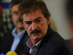 Previamente, La Volpe dio una rueda de prensa para aclarar su salida del Guadalajara.  /