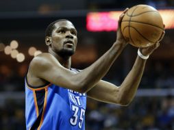 Durant se prepara para anotar durante el partido. AP /