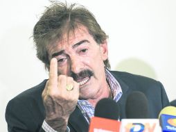 La Volpe terminó la rueda de prensa al romper en llanto cuando se le cuestionó sobre cómo se había sentido las últimas horas.  /