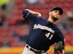 Marco Estrada permitió dos jonrones en seis capítulos de trabajo ante Cincinnati. AFP /