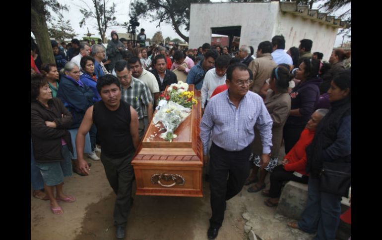 Sepelio de Gregorio Jiménez, reportero veracruzano muerto en feberero de este año. ARCHIVO /