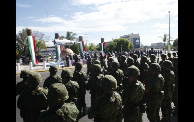 El homenaje fue en el monumento a la Fuerza Área Mexicana ubicado en el municipio de Zapopan.  /