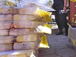 En los últimos días se han decomisado 70 kilos de cocaína en el aeropuerto de Bogotá que tenían como destino México y Sudáfrica. ARCHIVO /