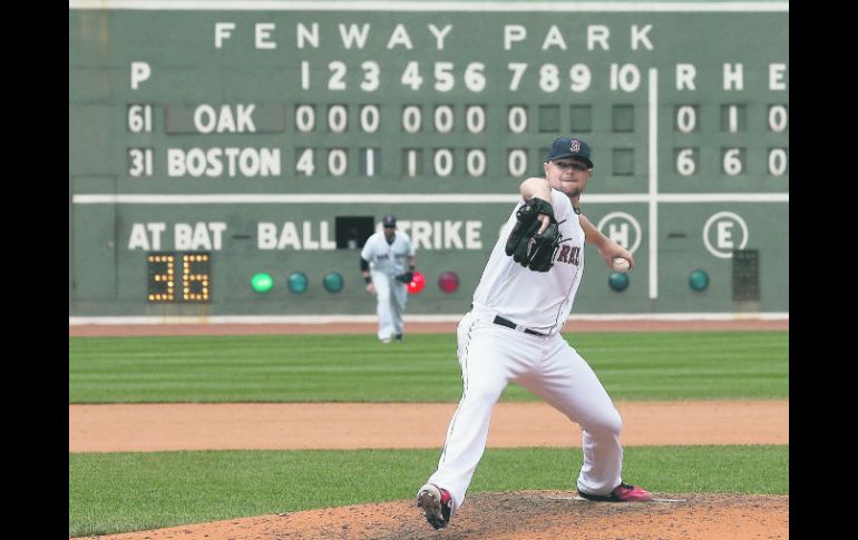 Jon Lester ponchó a todo el orden al bat de Oakland por lo menos una vez. AFP /