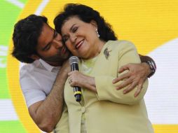 Carmen Salinas y Pablo Montero durante el homenaje en la plaza Santo Domingo de Coyoacán. SUN /