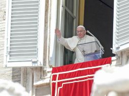 El Papa encabeza el rezo del Ángelus desde la Plaza de San Pedro. ARCHIVO /