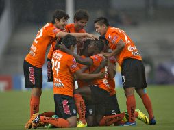 Los jugadores del Pachuca celebran uno de los cuatro goles en el partido. MEXSPORT /