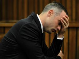 La fiscalía sostiene que Pistorius miente y que mató a su novia en forma intencional. EFE /