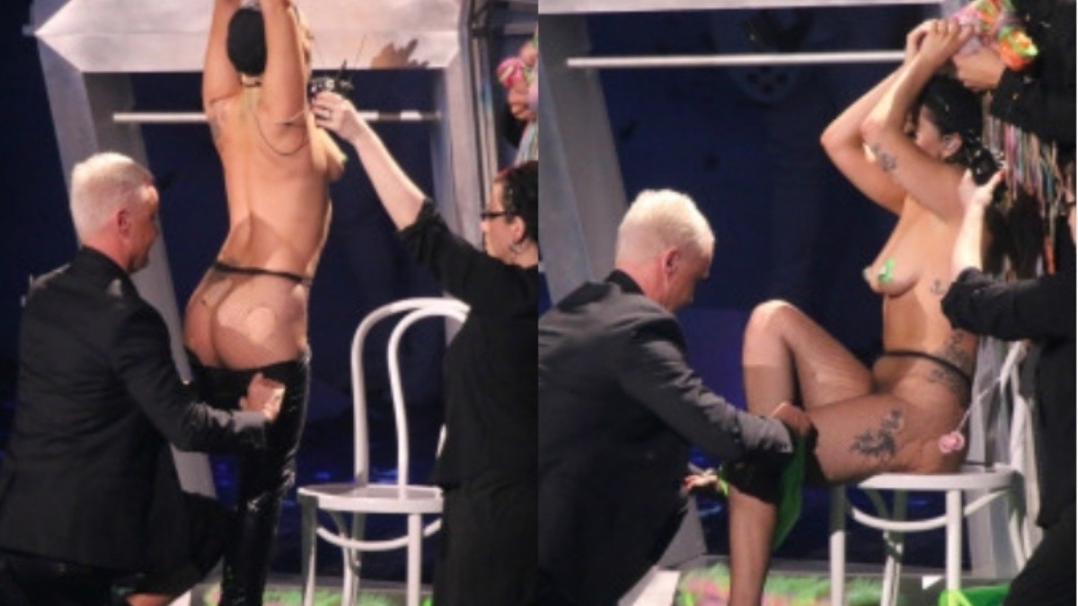 Lady Gaga se desnuda en el escenario | El Informador