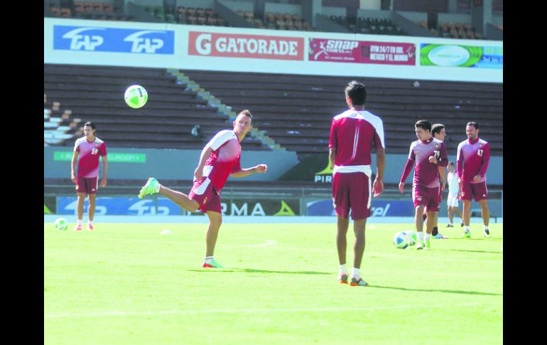 A trabajar. Estudiantes Tecos regresarán al trabajo para preparar el duelo del miércoles ante los Leones Negros.  /